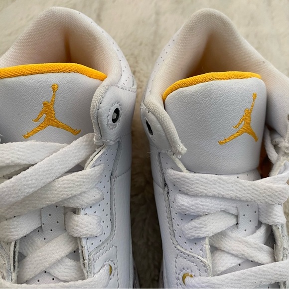 Jordan 3 Retro Laser Orange White Sneakers with Iconic Design Kids (PS) - Picture 4 of 12